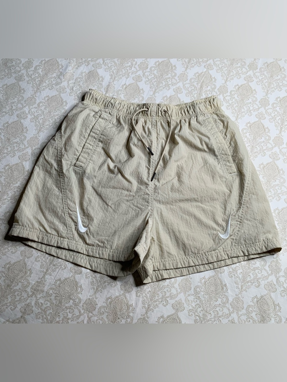 Nike Women’s Tech Woven Shorts Small Cream color